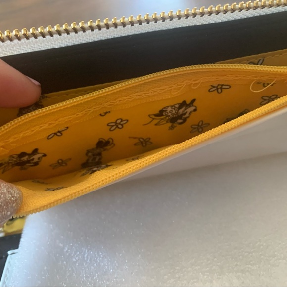 New Loungefly Minnie Mouse Daisy Zip Around Wallet - Picture 7 of 9